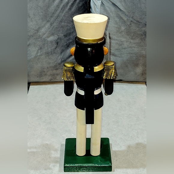 LIMITED EDITION HAND CRAFTED WOOD MILTARY SOLIDER HOLIDAY NUT CRACKER #62 of 472 - Picture 10 of 13